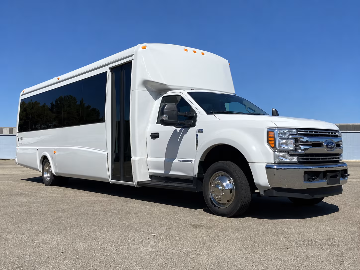 minibus rentals for smaller pharr prom groups who want the vip feel